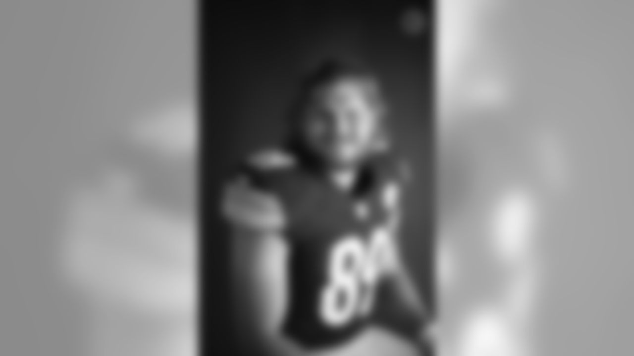 Pittsburgh Steelers tight end Vance McDonald (89) poses for a photo during the Steelers 2020 media day, Thursday, Aug. 6, 2020 in Pittsburgh, PA. (Karl Roser / Pittsburgh Steelers)