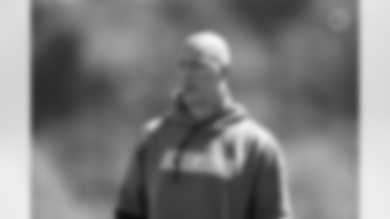 Pittsburgh Steelers Inside Linebacker Coach Jerry Olsavsky during practice at the UPMC Rooney Sports Complex during rookie minicamp, Saturday, May 15, 2021 in Pittsburgh, PA. (Karl Roser / Pittsburgh Steelers)