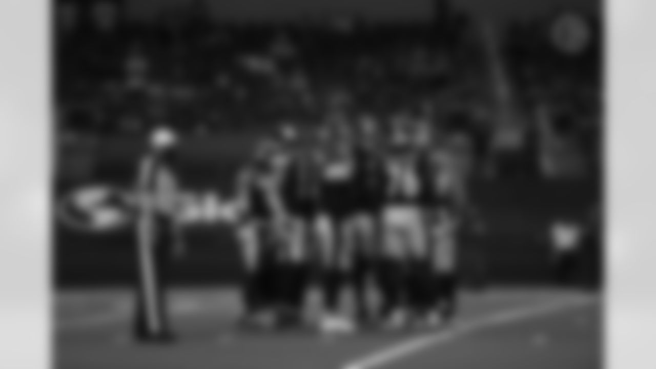 Pittsburgh Steelers offense huddles during a regular season game between the Pittsburgh Steelers and the Dallas Cowboys, Sunday, Nov. 8, 2020 in Dallas, TX. (Karl Roser / Pittsburgh Steelers)