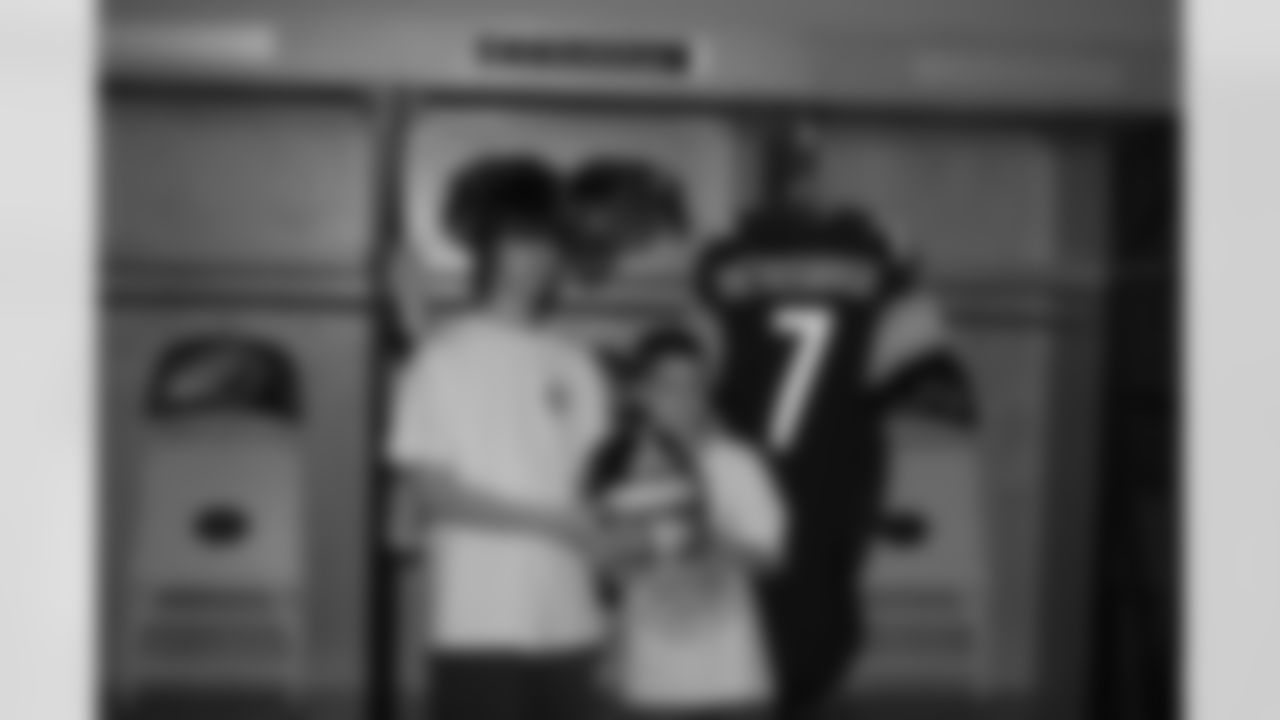 08_DraftDay_HeinzField_dh_149