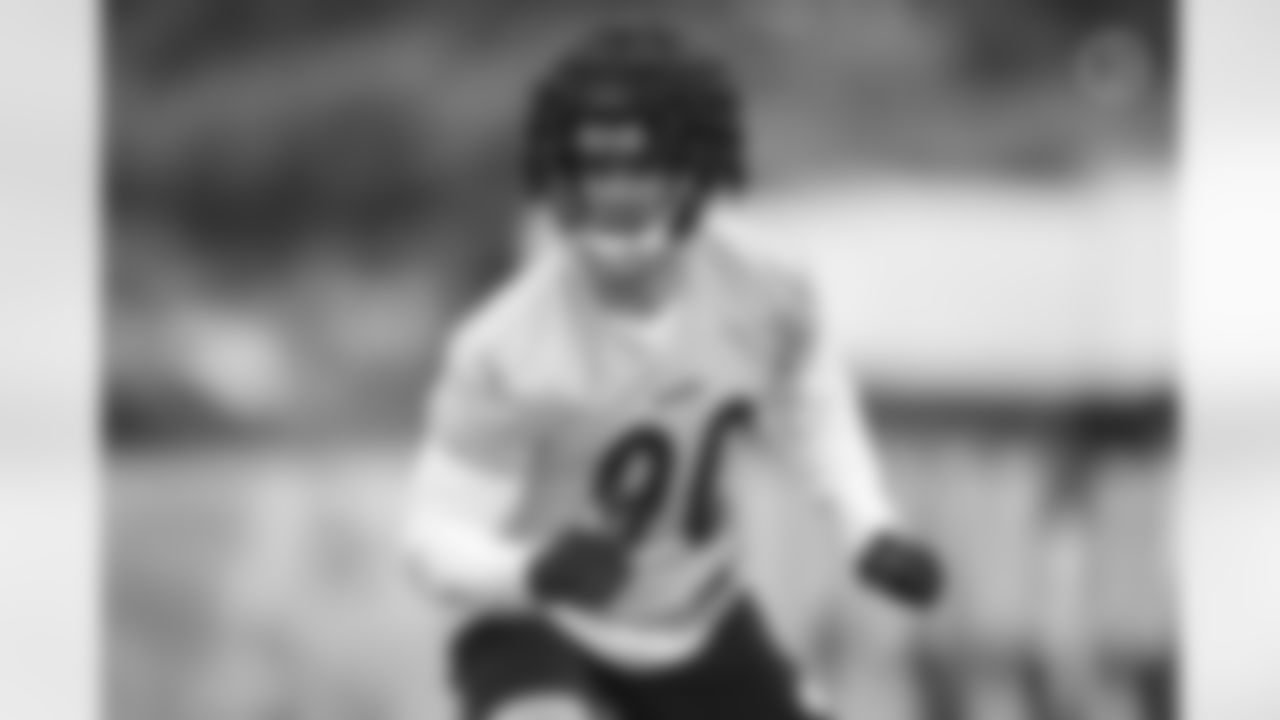 Pittsburgh Steelers linebacker T.J. Watt (90) practices at the UPMC Rooney Sports Complex during the 2022 minicamp, Tuesday June 7, 2022. (Karl Roser / Pittsburgh Steelers)