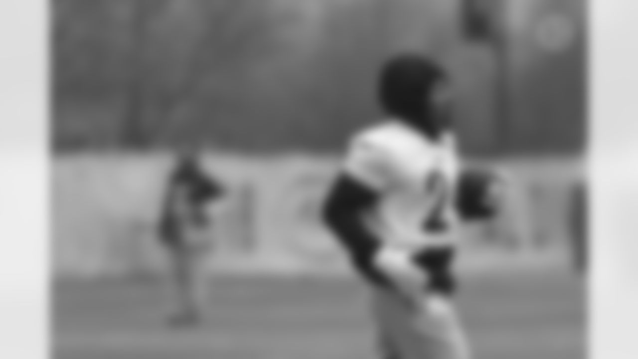Pittsburgh Steelers running back Benny Snell Jr. (24) practices at the UPMC Rooney Sports Complex preparing for a Week 14 matchup against the Buffalo Bills, Wednesday, Dec. 9, 2020 in Pittsburgh, PA. (Caitlyn Epes / Pittsburgh Steelers)