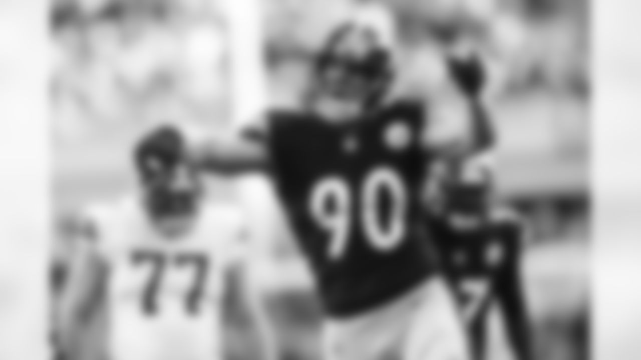 Pittsburgh Steelers linebacker T.J. Watt (90) during a regular season game between the Pittsburgh Steelers and the Cleveland Browns, Sunday, Jan. 8, 2023 in Pittsburgh, PA. (Jared Wickerham / Pittsburgh Steelers)