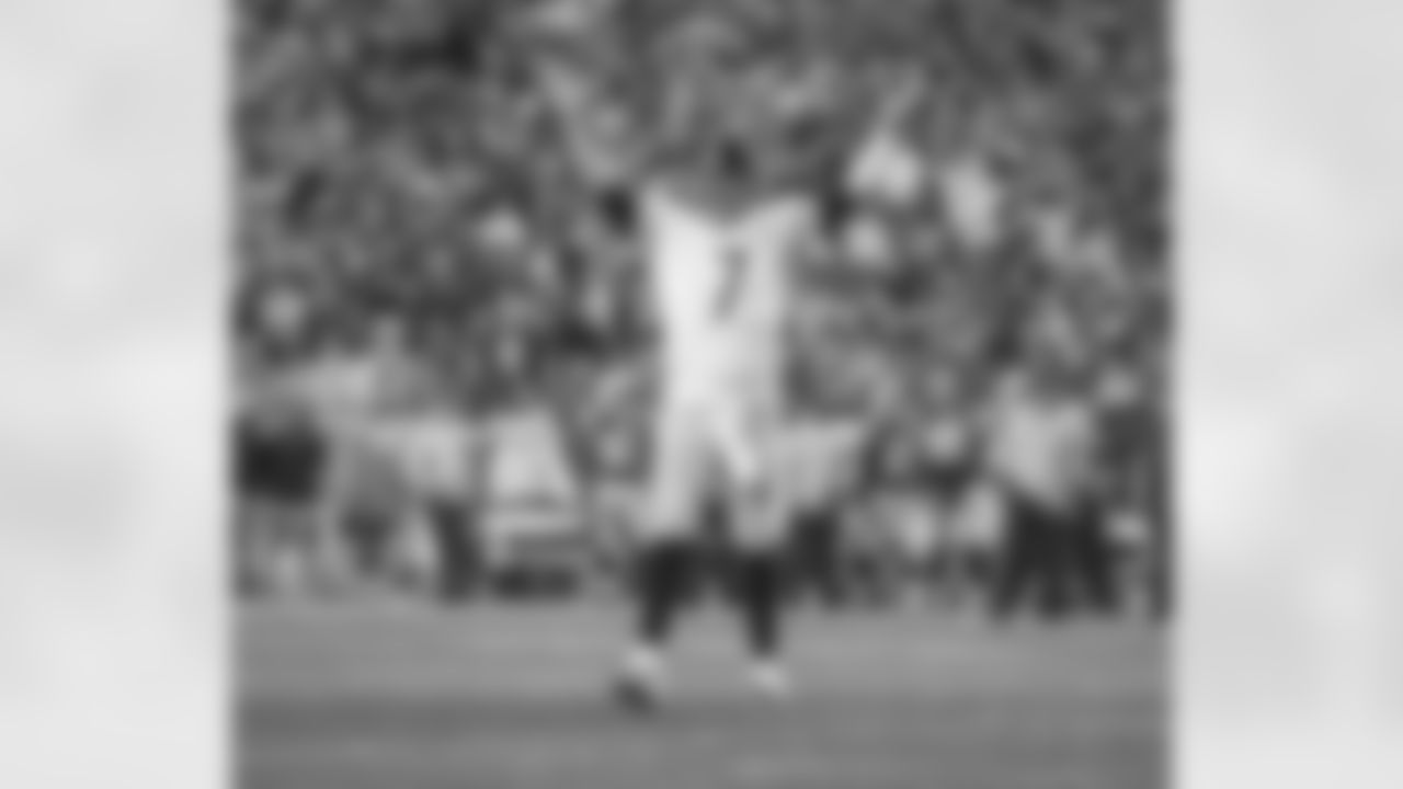 2004 BEN ROETHLISBERGER: His 13-0 record as a rookie stamped him as a winner, and Roethlisberger today is one of only 12 quarterbacks to win multiple Super Bowls as a starting quarterback. His playoff record is 11-6, 2-1 in Super Bowls, and Roethlisberger has completed 61.5 of his postseason passes, with 22 touchdowns and a rating of 84.6. Still writing his history. Two Super Bowl rings.