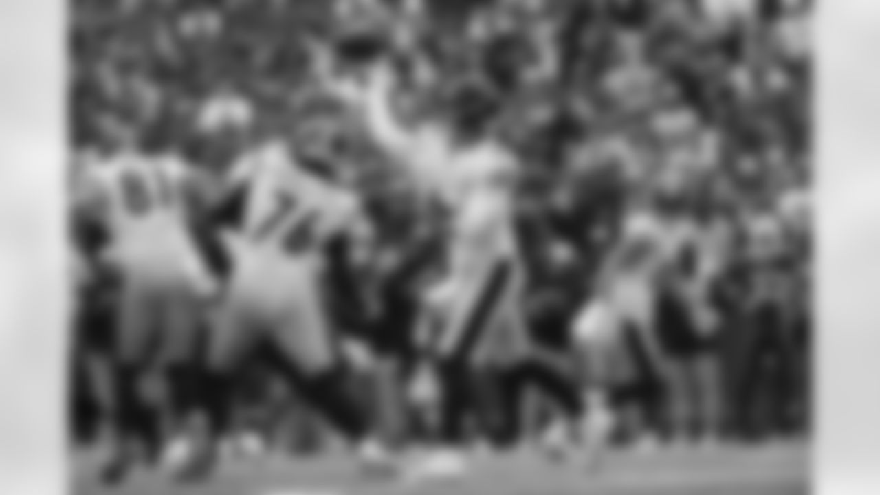 Pittsburgh Steelers quarterback Kenny Pickett (8) during a regular season game between the Pittsburgh Steelers and the Buffalo Bills, Sunday, Oct. 9, 2022 in Buffalo, NY. (Abigail Dean / Pittsburgh Steelers)