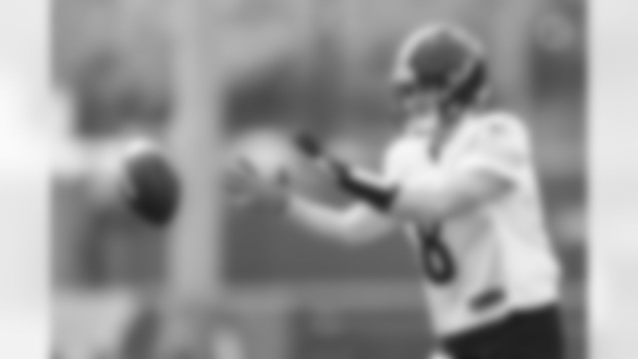 Pittsburgh Steelers quarterback Kenny Pickett (8) during practice at the UPMC Rooney Sports Complex preparing for a Week 6 matchup against the Tampa Bay Buccaneers, Wednesday, Oct. 12, 2022 in Pittsburgh, PA. (Abigail Dean / Pittsburgh Steelers)