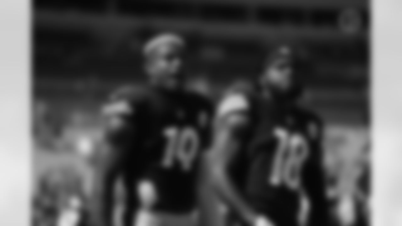 Pittsburgh Steelers wide receiver JuJu Smith-Schuster (19) and Pittsburgh Steelers wide receiver Diontae Johnson (18) during a regular season game between the Pittsburgh Steelers and the Las Vegas Raiders, Sunday, Sept. 19, 2021 in Pittsburgh, PA. (Caitlyn Epes / Pittsburgh Steelers)