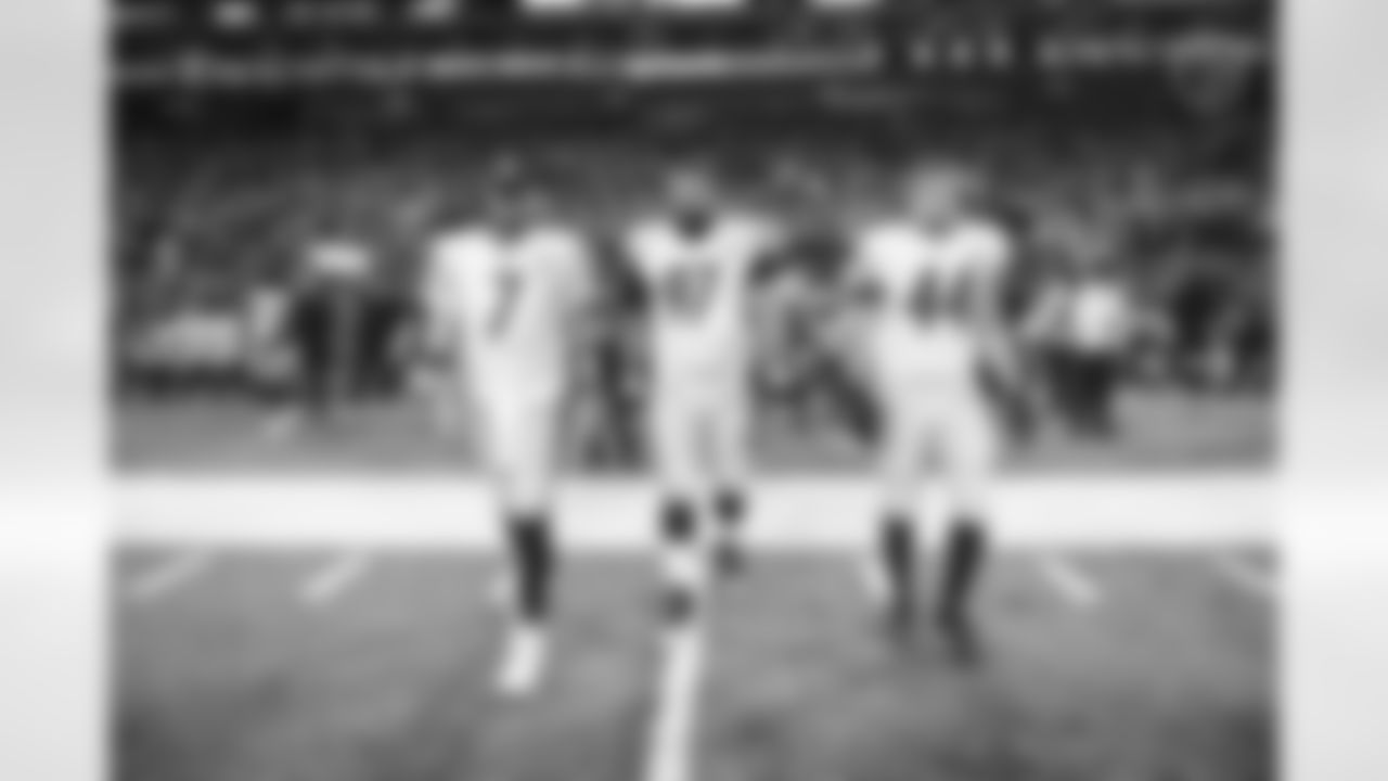 Pittsburgh Steelers quarterback Ben Roethlisberger (7), Pittsburgh Steelers defensive tackle Cameron Heyward (97) and Pittsburgh Steelers fullback Derek Watt (44) during a regular season game between the Pittsburgh Steelers and the Minnesota Vikings, Thursday, Dec. 9, 2021 in Minneapolis, MN. (Caitlyn Epes / Pittsburgh Steelers)