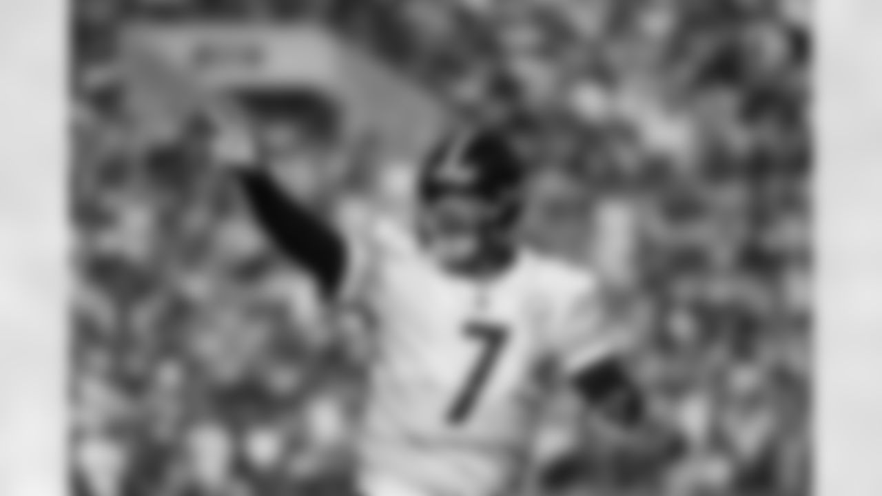 Pittsburgh Steelers quarterback Ben Roethlisberger (7) during a regular season game between the Pittsburgh Steelers and the Cleveland Browns, Sunday, Oct. 31, 2021 in Cleveland, OH. The Steelers beat the Browns 15-10. (Caitlyn Epes / Pittsburgh Steelers)