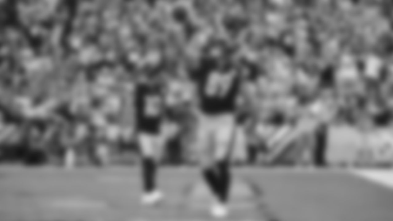 June 13, 1990 - Vance McDonald was born. McDonald spent four seasons with the Steelers before retiring in 2021.