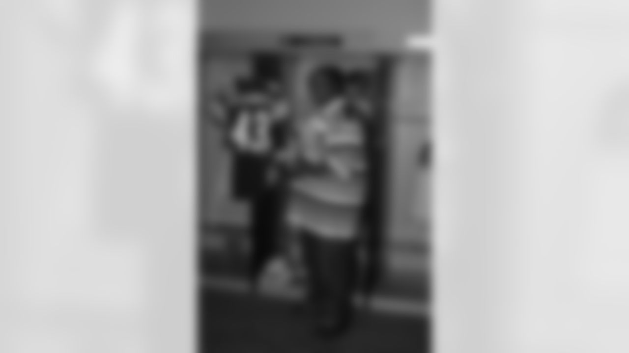 08_DraftDay_HeinzField_dh_229