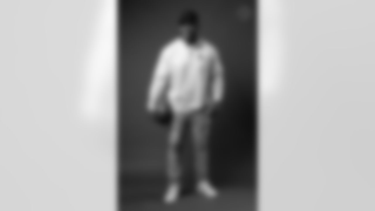 Linebacker Elandon Roberts poses for a photo Friday, March 17, 2023 in Pittsburgh, PA. (Karl Roser / Pittsburgh Steelers)