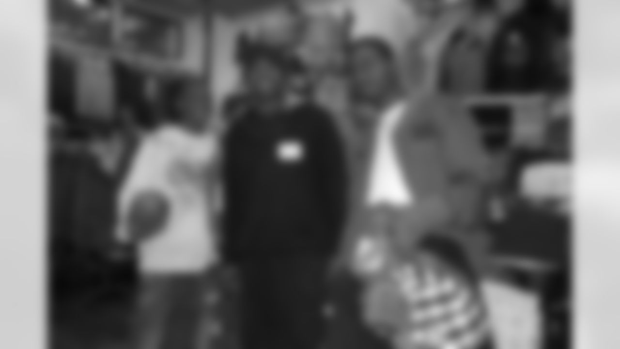 09_Shop_With_A_Steeler