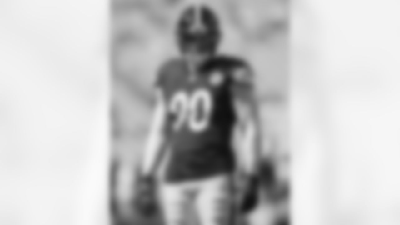 Pittsburgh Steelers linebacker T.J. Watt (90) during a preseason game between the Pittsburgh Steelers and the Detroit Lions, Sunday, Aug. 28, 2022 in Pittsburgh, PA. The Steelers beat the Lions 19-9. (Karl Roser / Pittsburgh Steelers)