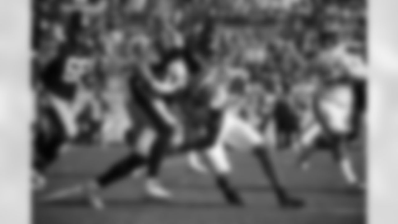 Pittsburgh Steelers tight end Vance McDonald (89) retires