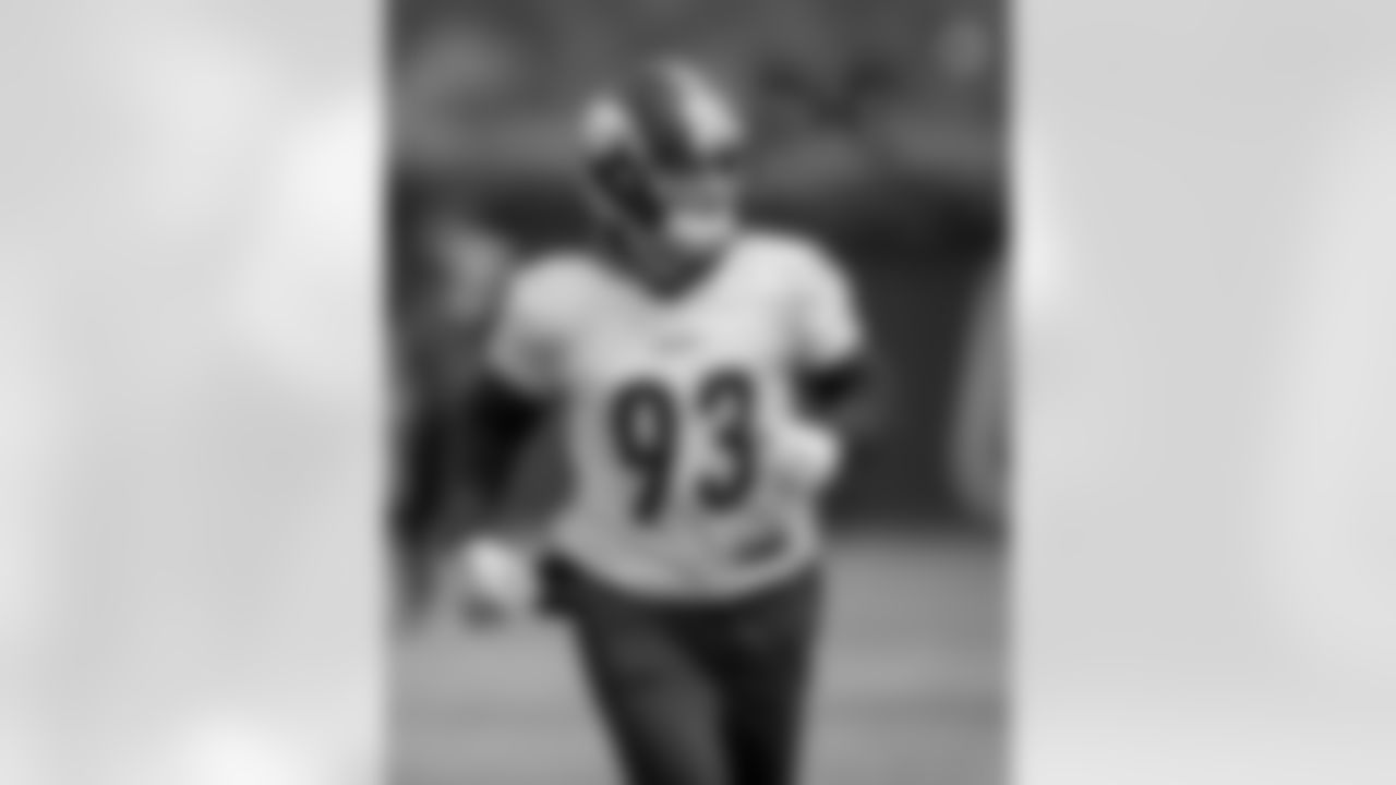 Pittsburgh Steelers linebacker Joe Schobert (93) during practice at the UPMC Rooney Sports Complex preparing for a Week 2 matchup against the Las Vegas Raiders, Thursday, Sept. 16, 2021 in Pittsburgh, PA. (Karl Roser / Pittsburgh Steelers)