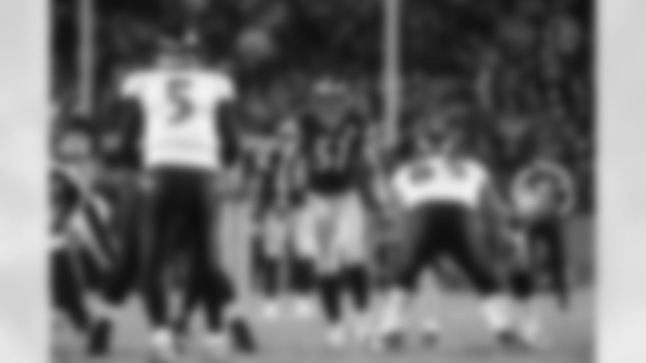 Action shot of linebacker James Farrior #51 during his time with the Pittsburgh Steelers.