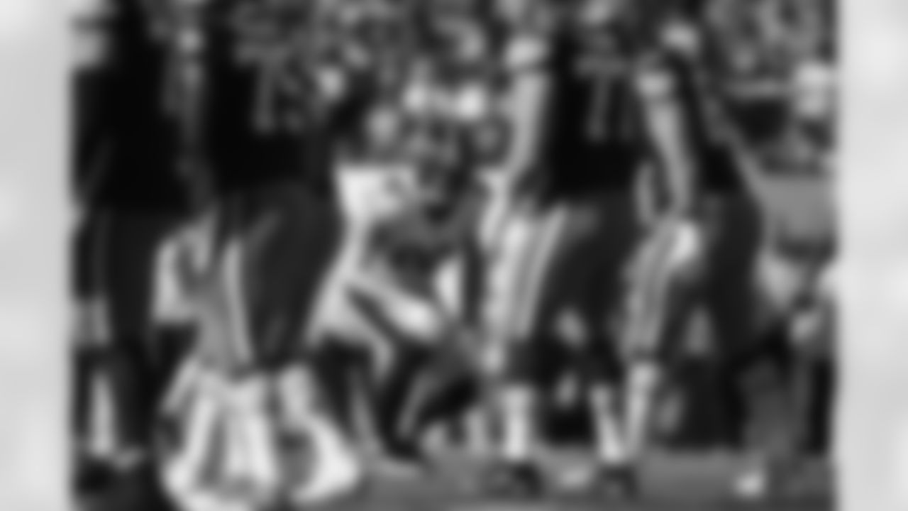 Pittsburgh Steelers linebacker T.J. Watt (90) during a regular season game between the Pittsburgh Steelers and the Cleveland Browns, Sunday, Oct. 31, 2021 in Cleveland, OH. (Karl Roser / Pittsburgh Steelers)