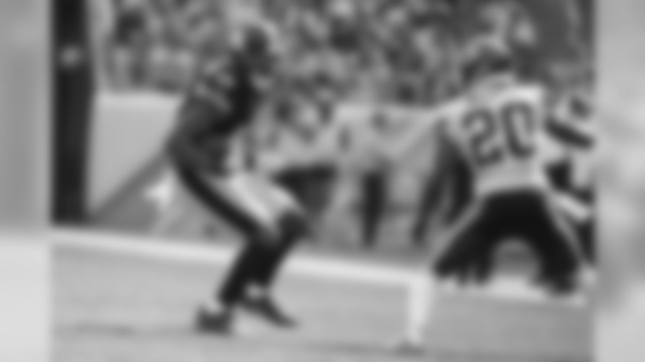 A 2018 Regular Season game between the Pittsburgh Steelers and the Kansas City Chiefs on Sunday, September 16, 2018.