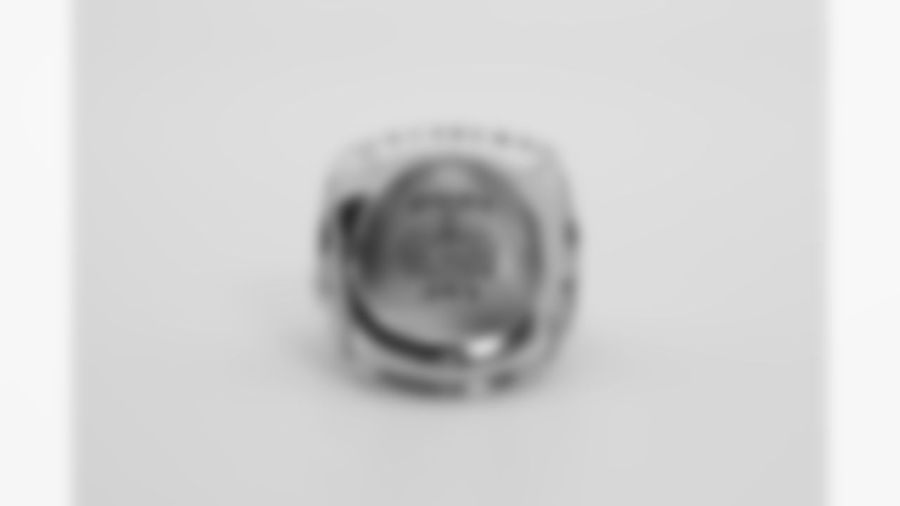 Former Steelers guard Alan Faneca's Hall of Fame ring