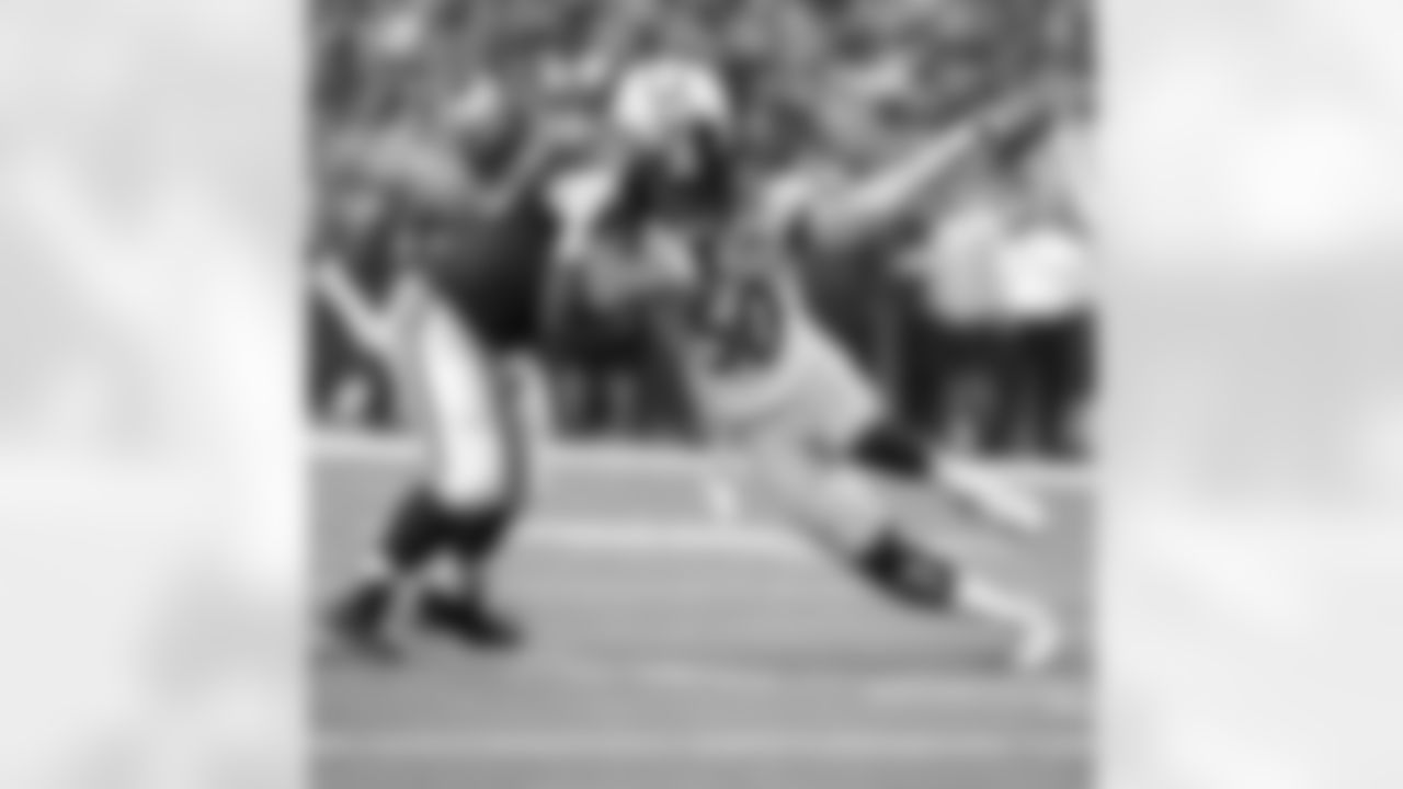 LB Ryan Shazier has 53 total tackles (31 solo and 22 assists), 3 fumbles, 1.5 sacks and 1 interception.