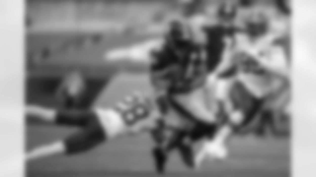 Pittsburgh Steelers running back Benny Snell Jr. (24) during a regular season game between the Pittsburgh Steelers and the Cleveland Browns, Sunday, Oct. 18, 2020 in Pittsburgh, PA. The Steelers defeated the Browns 38-7. (Karl Roser / Pittsburgh Steelers)