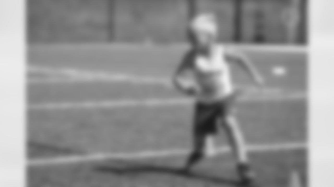 The Steelers host a 2021 Youth Football Camp at Highlands Sports Complex Monday, June 28, 2021 in Triadelphia, WV. (Caitlyn Epes / Pittsburgh Steelers)