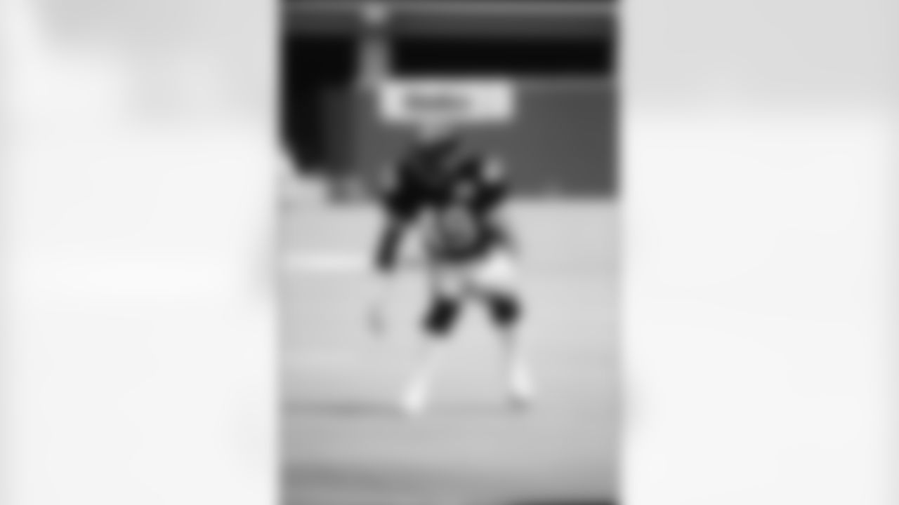 1979 Dwayne Woodruff: The teams best cornerback in between Mel Blount and Rod Woodson, Woodruff played in 157 games, with 105 starts, and he finished his career with 41 takeaways, 37 interceptions and four fumble recoveries. In the six seasons from 1982-87, Woodruff had 23 interceptions in 64 games. One Super Bowl ring.