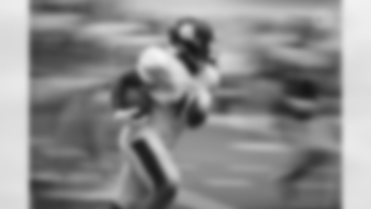 Pittsburgh Steelers running back Kerrith Whyte Jr. (40) trains at the UPMC Rooney Sports Complex during the Steelers 2020 Training Camp, Thursday, Sept. 3, 2020 in Pittsburgh, PA. (Karl Roser / Pittsburgh Steelers)