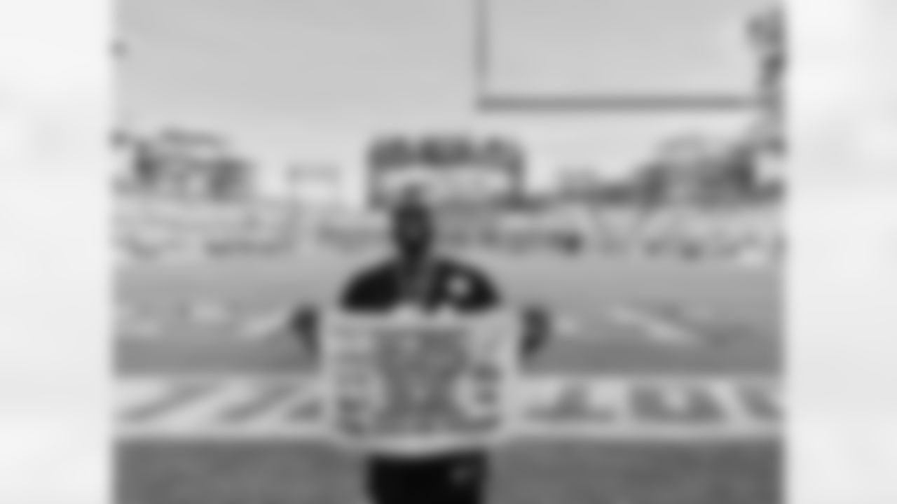 SNUTraditions_SteelersSelfie_Oct820201239PM_Scroggins_Keith_97494590_inbound4731756416319546737.jpg_97494590_inbound4731756416319546737