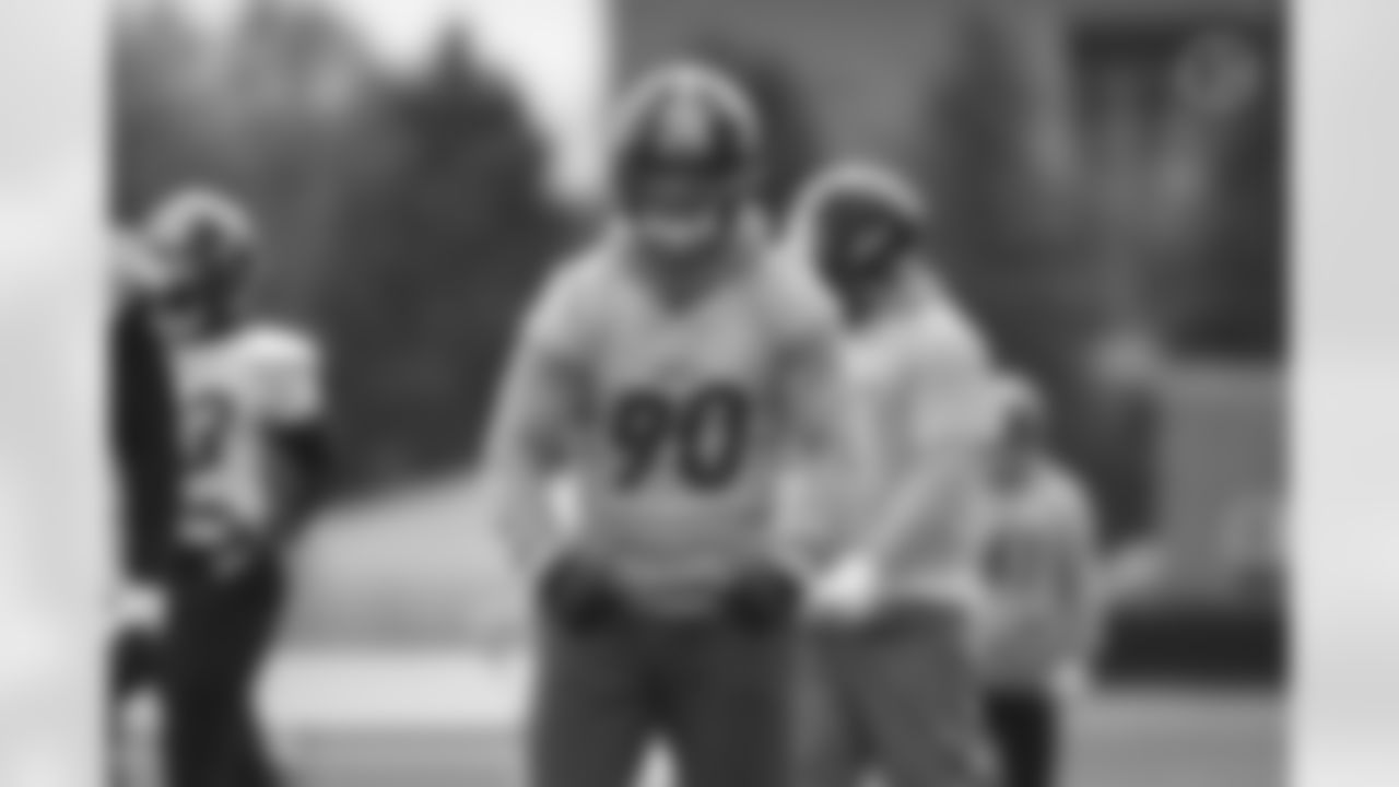 Pittsburgh Steelers linebacker T.J. Watt (90) practices at the UPMC Rooney Sports Complex preparing for a Week 6 matchup against the Cleveland Browns, Friday, Oct. 16, 2020 in Pittsburgh, PA. (Caitlyn Epes / Pittsburgh Steelers)