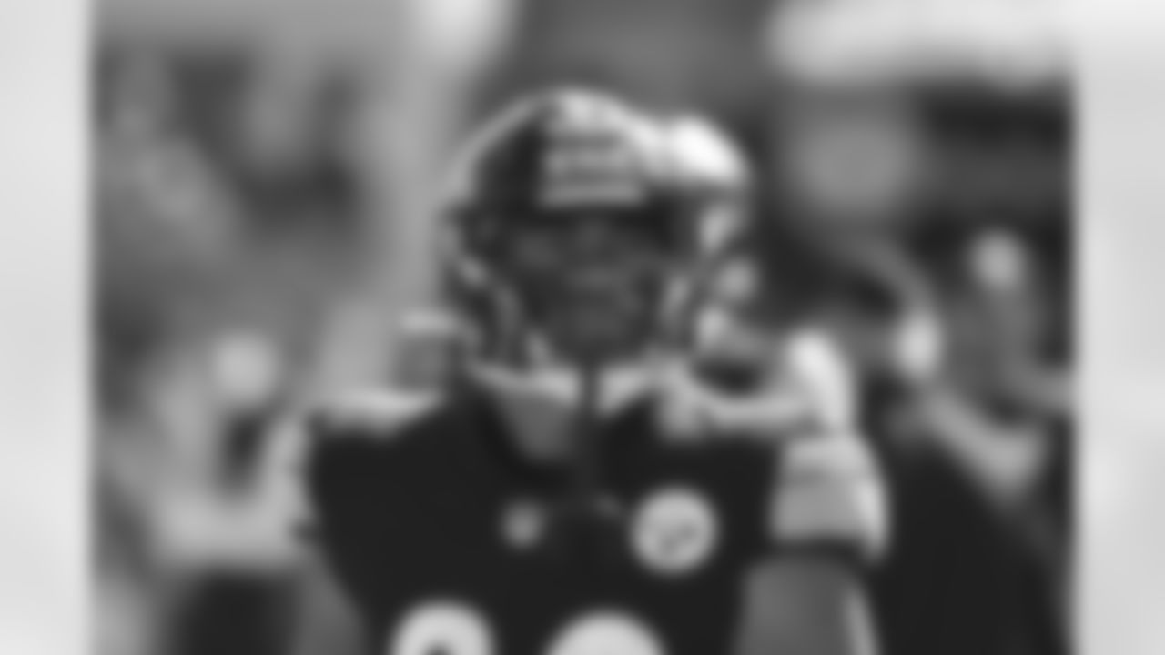 Pittsburgh Steelers running back Jaylen Warren (30) during a regular season game between the Pittsburgh Steelers and the Tampa Bay Buccaneers, Sunday, Oct. 16, 2022 in Pittsburgh, PA. (Arron Anastasia\ / Pittsburgh Steelers)