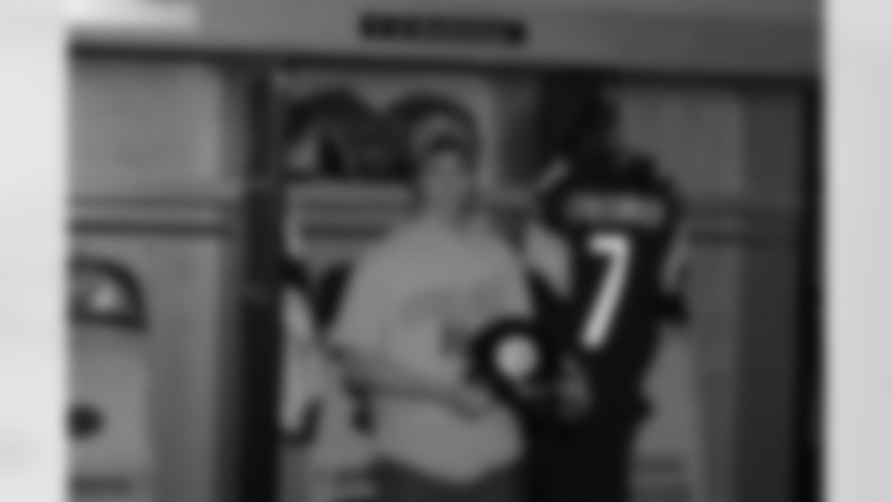 08_DraftDay_HeinzField_dh_193
