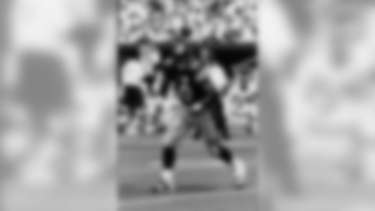 Earl Holmes (96-01)