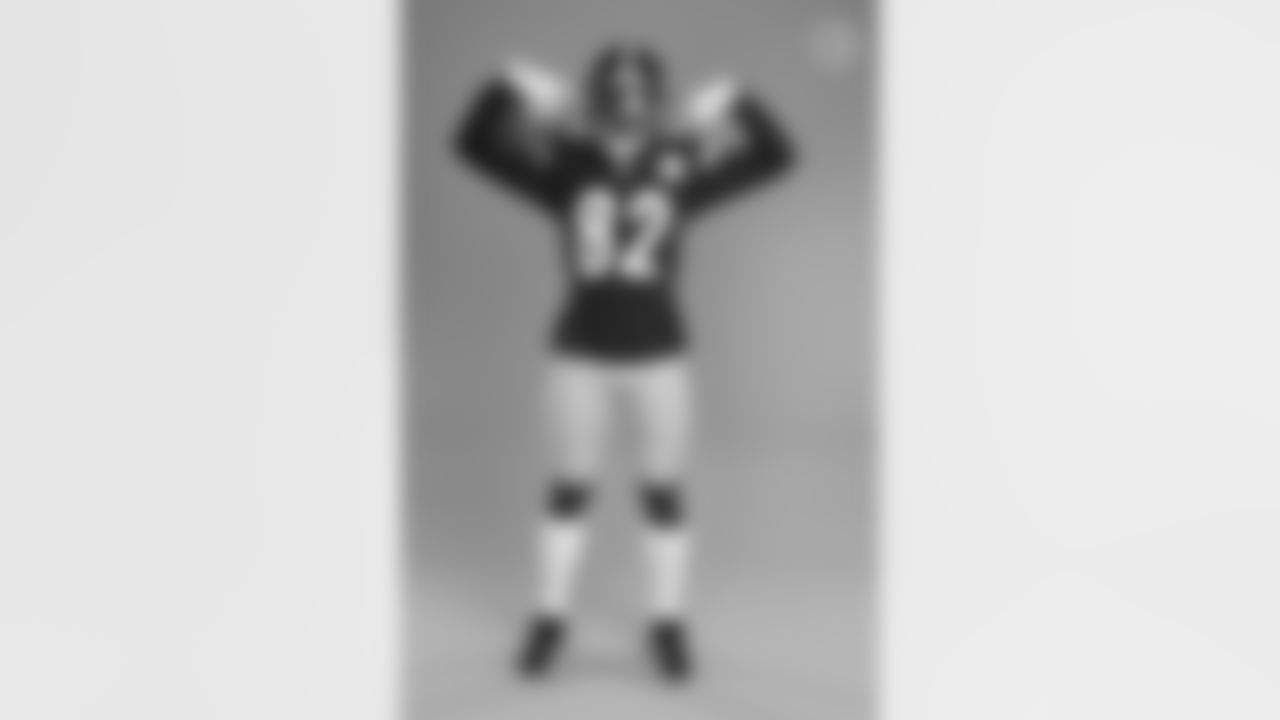 Pittsburgh Steelers wide receiver Tyler Simmons (82) poses for a photo during the Steelers 2021 media day, Friday, July 23, 2021 in Pittsburgh, PA. (Caitlyn Epes / Pittsburgh Steelers)