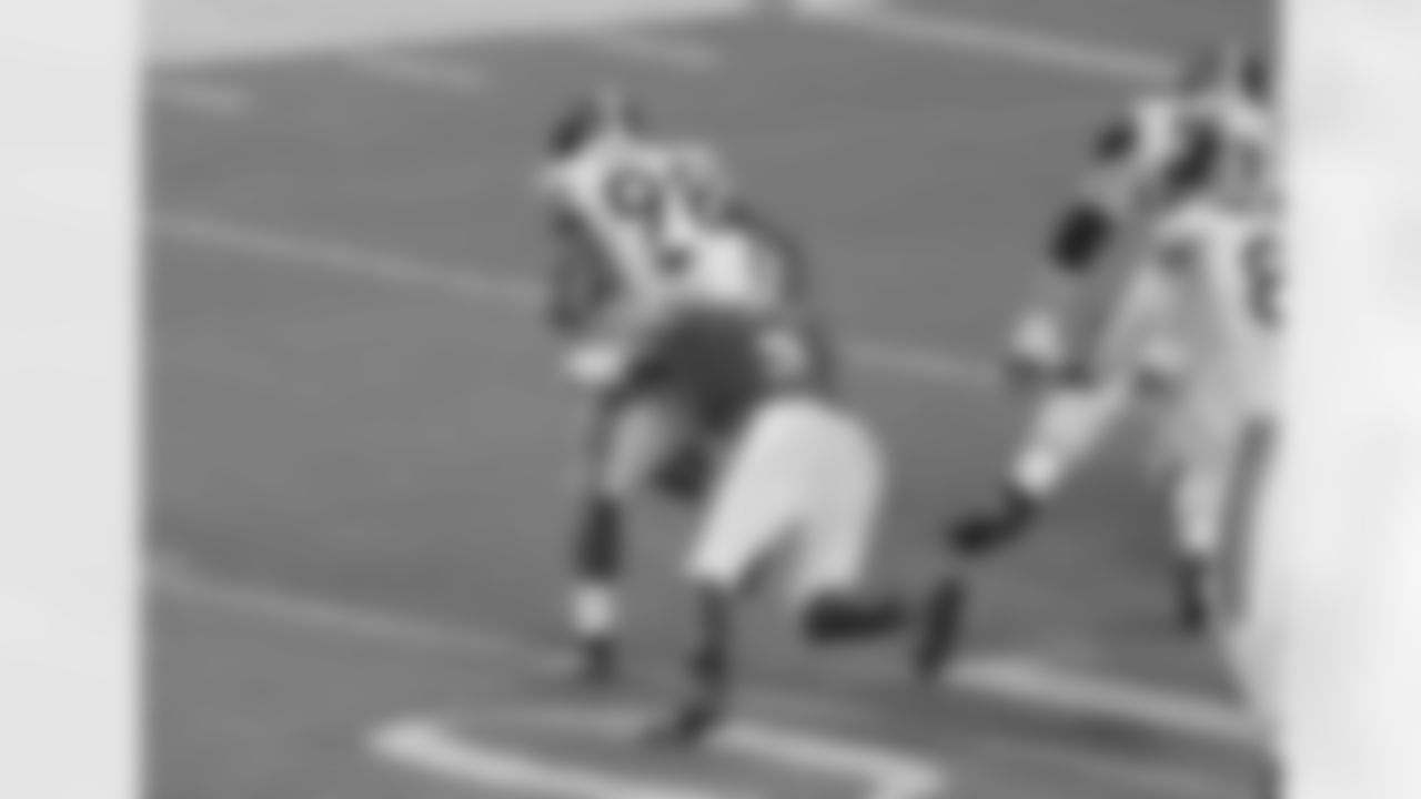 With the 216th pick in the 2021 NFL Draft, the Pittsburgh Steelers select LB Quincy Roche from Miami.