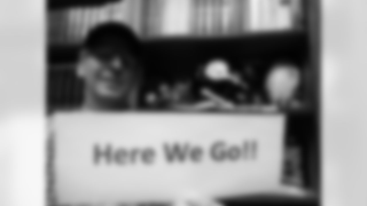 SNUTraditions_HereWeGoSigns_Jan122022736PM_Mitchell_Ray_97494590_HereWeGo.jpg_97494590_HereWeGo
