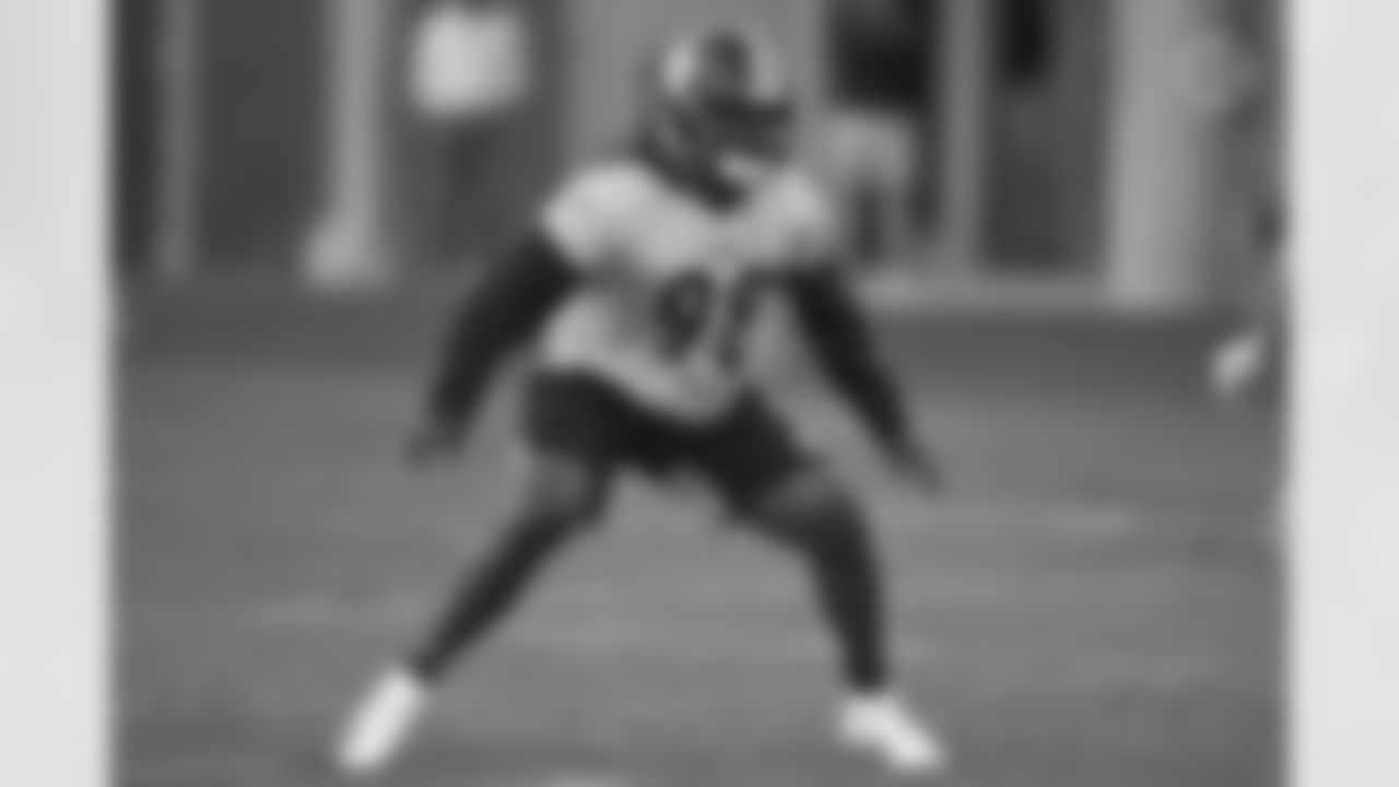 Pittsburgh Steelers linebacker Vince Williams (98) practices at the UPMC Rooney Sports Complex preparing for a Week 5 matchup against the Philadelphia Eagles, Thursday, Oct. 8, 2020 in Pittsburgh, PA. (Karl Roser / Pittsburgh Steelers)