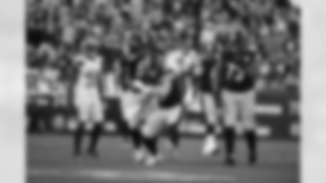 Pittsburgh Steelers tight end Vance McDonald (89) retires