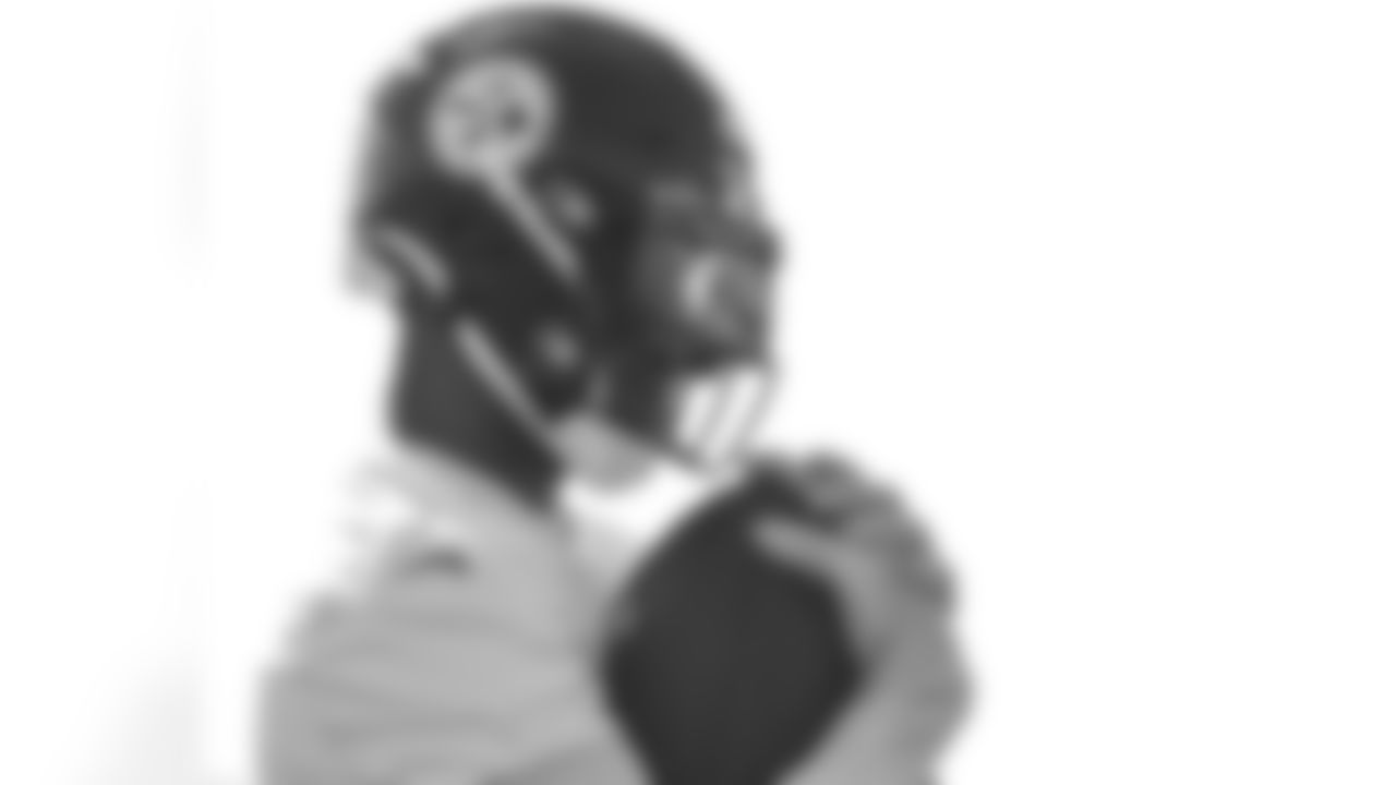 Pittsburgh Steelers tight end Eric Ebron (85) practices at the UPMC Rooney Sports Complex preparing for a Week 5 matchup against the Philadelphia Eagles, Friday, Oct. 9, 2020 in Pittsburgh, PA. (Caitlyn Epes / Pittsburgh Steelers)