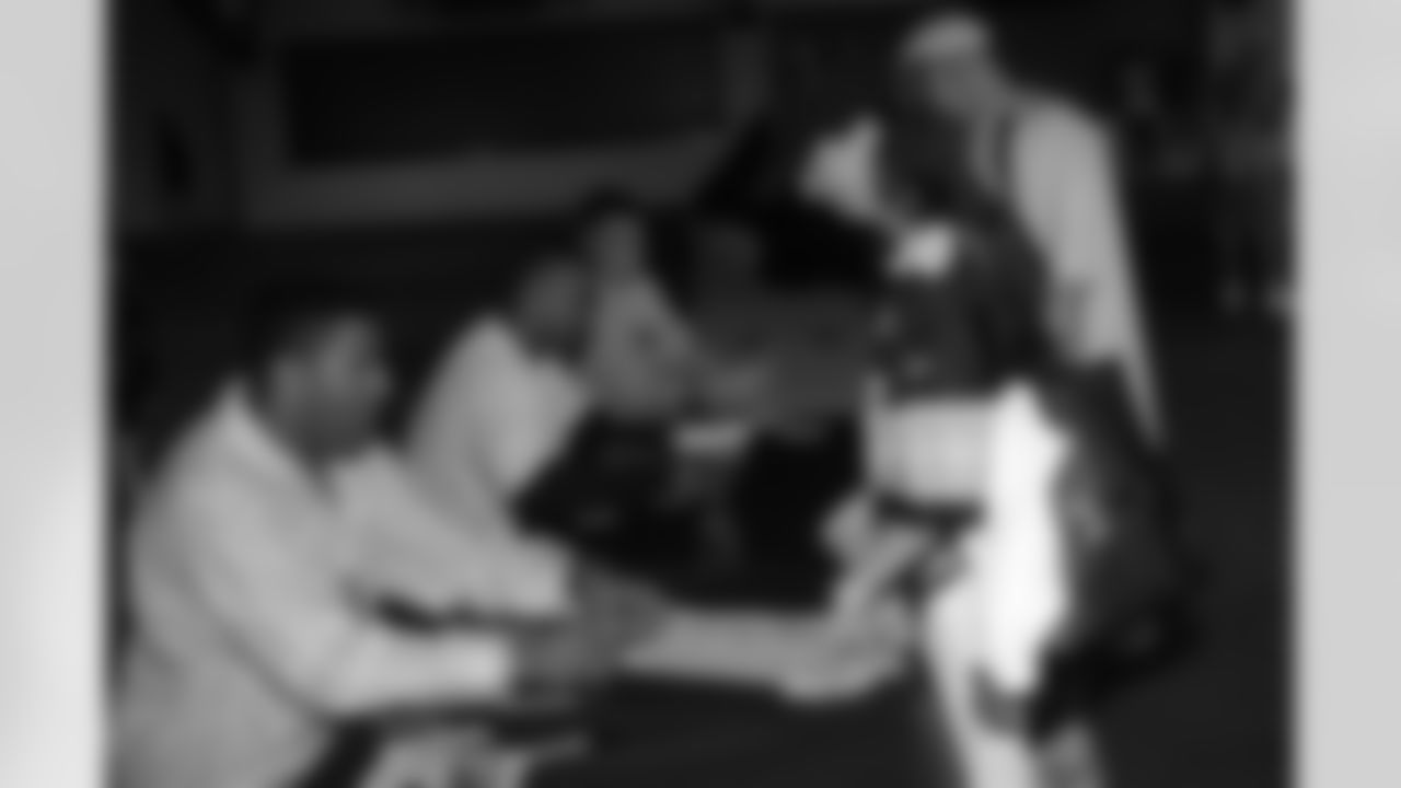 08_DraftDay_HeinzField_dh_534