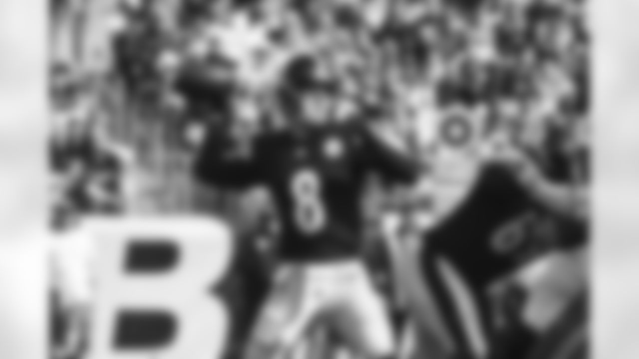 Pittsburgh Steelers quarterback Kenny Pickett (8) during a regular season game between the Pittsburgh Steelers and the Tampa Bay Buccaneers, Sunday, Oct. 16, 2022 in Pittsburgh, PA. (Arron Anastasia\ / Pittsburgh Steelers)