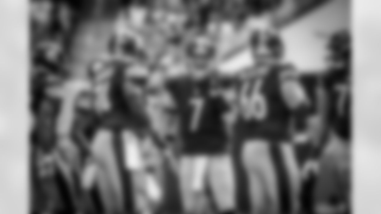 Chris Hubbard, Ben Roethlisberger, and David DeCastro