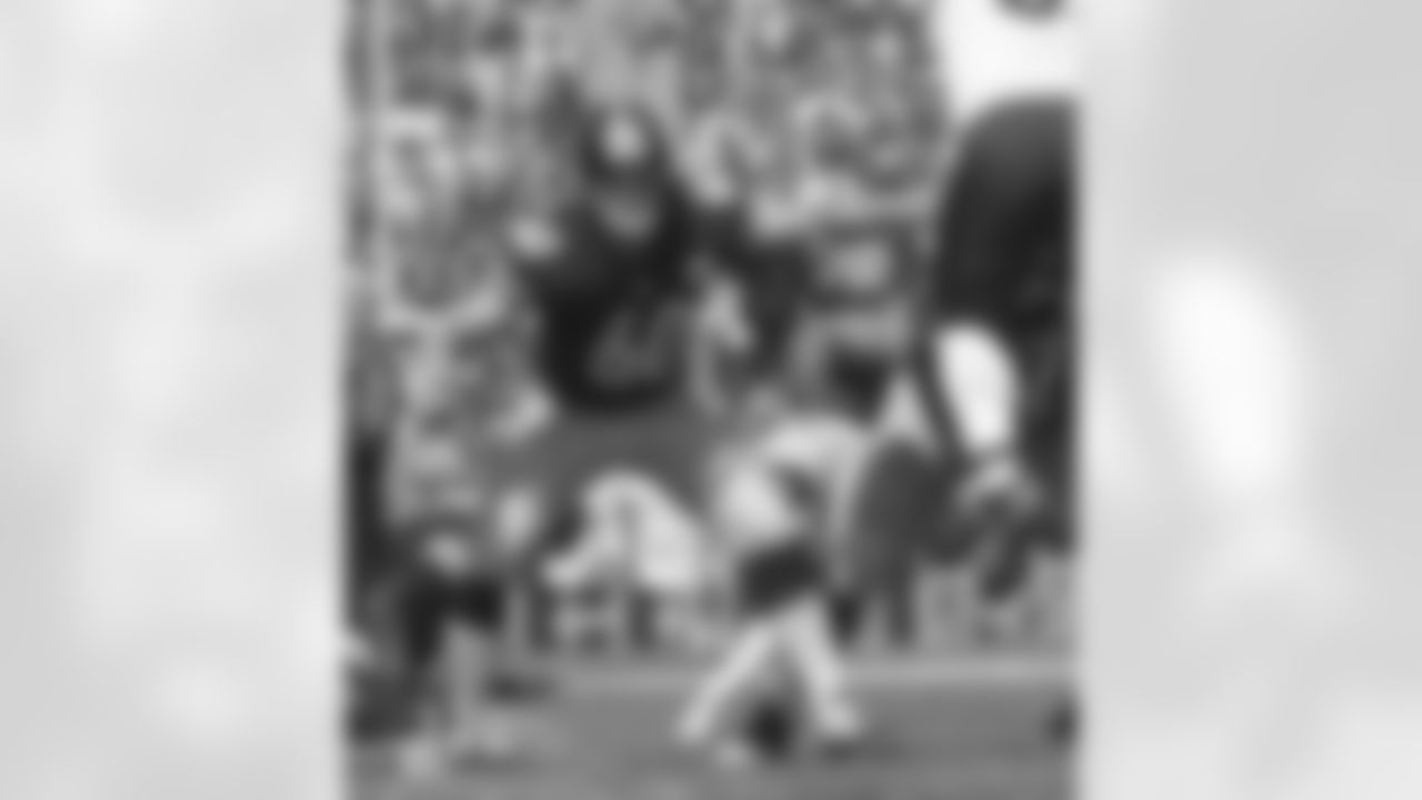 Greg Warren against the Cleveland Browns.