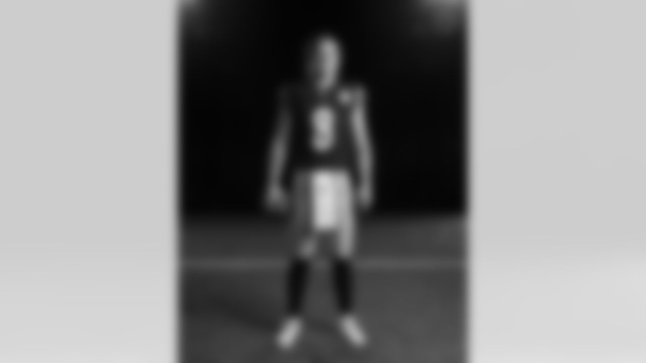 Pittsburgh Steelers quarterback Kenny Pickett (8)