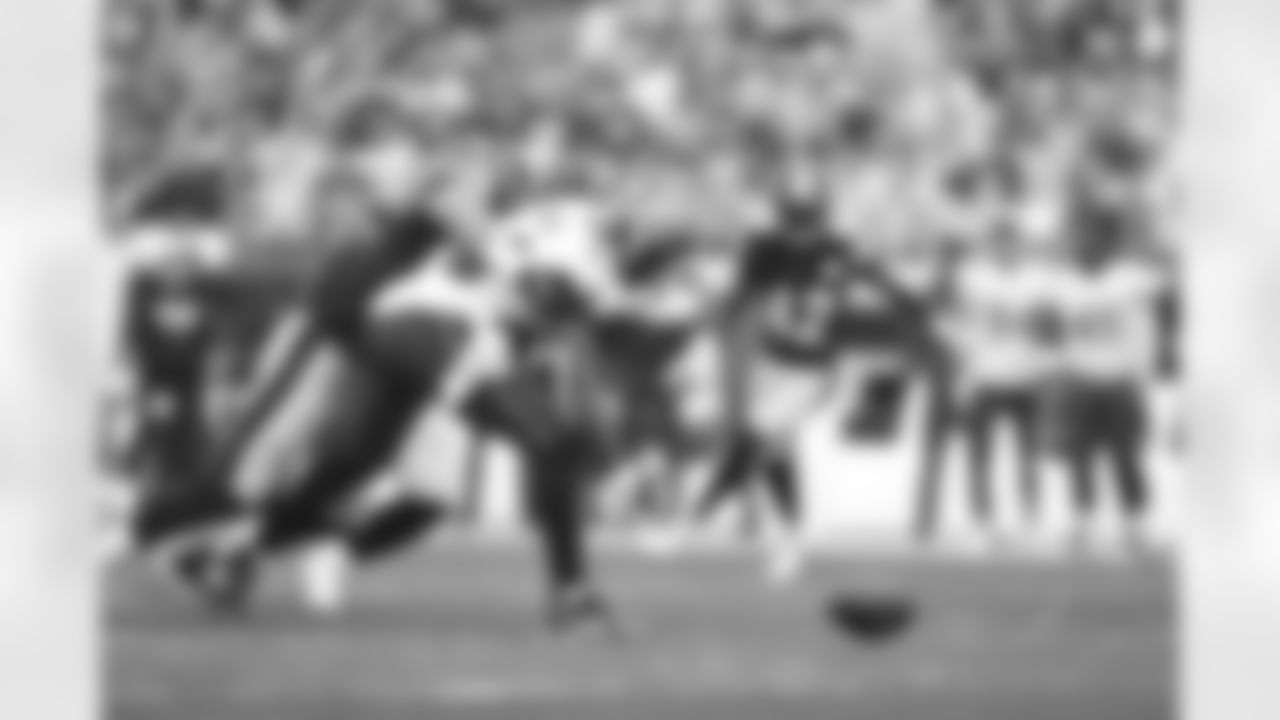 during a regular season game between the Pittsburgh Steelers and the Tampa Bay Buccaneers, Sunday, Oct. 16, 2022 in Pittsburgh, PA. (Abigail / Pittsburgh Steelers)