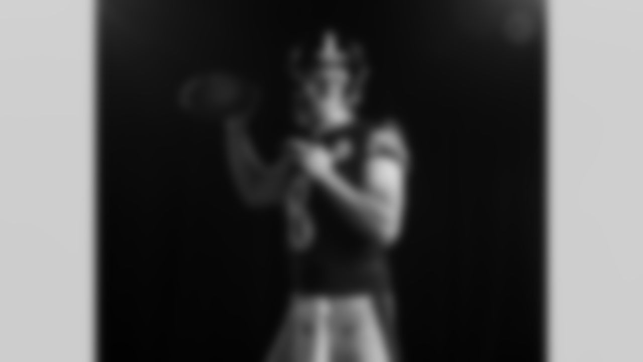 Pittsburgh Steelers quarterback Kenny Pickett (8)