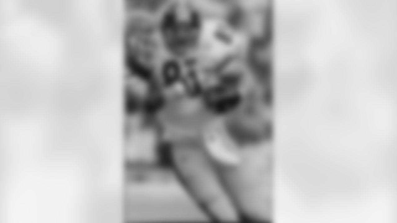 Mitch Lyons (1997-1999)