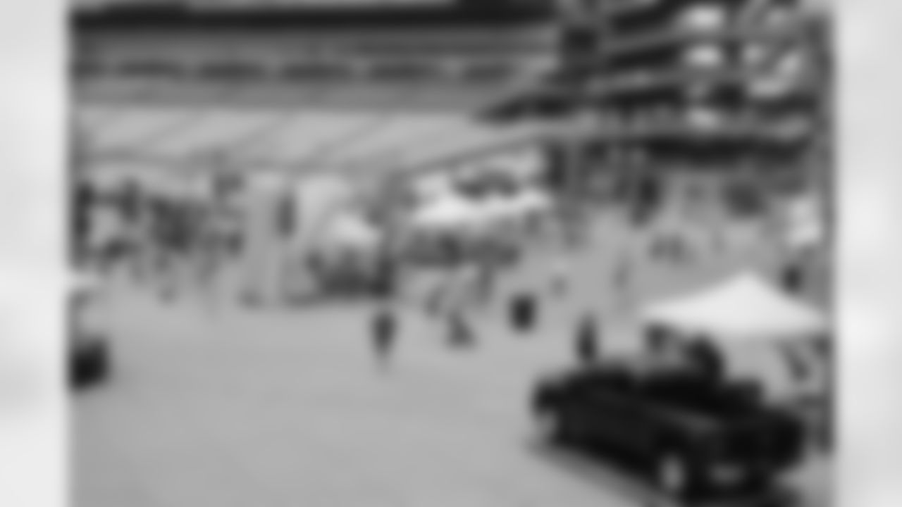 08_DraftDay_HeinzField_dh_539