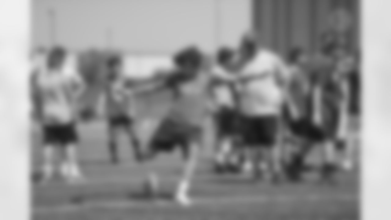 The Steelers host a 2021 Youth Football Camp at Highlands Sports Complex Monday, June 28, 2021 in Triadelphia, WV. (Caitlyn Epes / Pittsburgh Steelers)